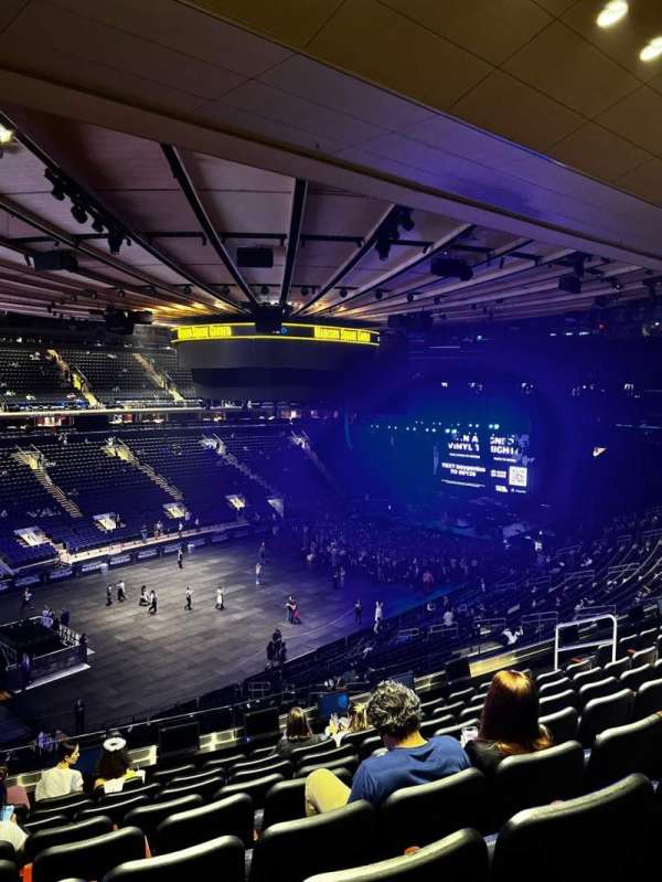 Madison Square Garden, section: 208, row: 9, seat: 7