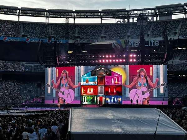 MetLife Stadium, section: 123, row: 3, seat: 2