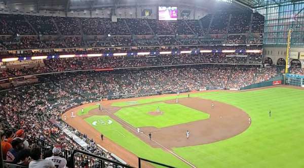 Daikin Park, section: 332, row: 6, seat: 5