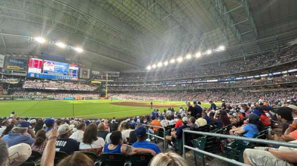 Daikin Park, section: 107, row: 14, seat: 16