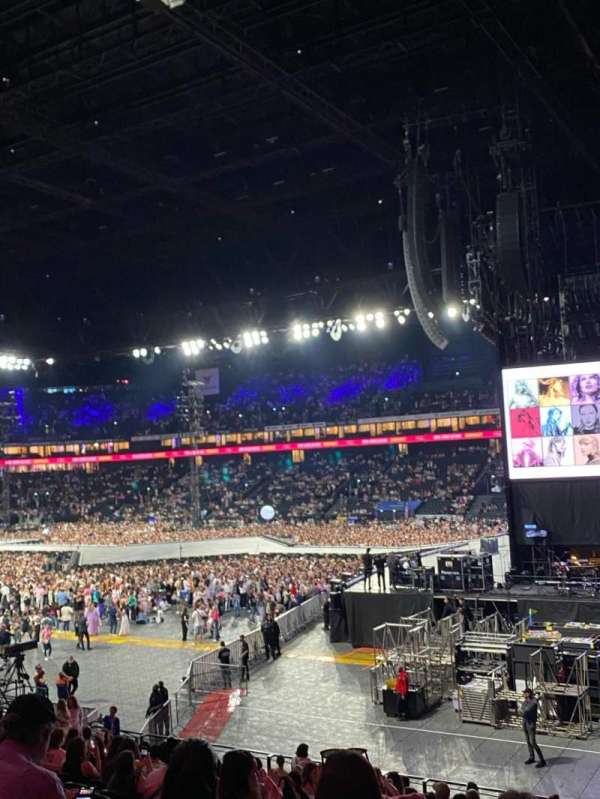 Paris La Défense Arena, section: 118, row: 25, seat: 13