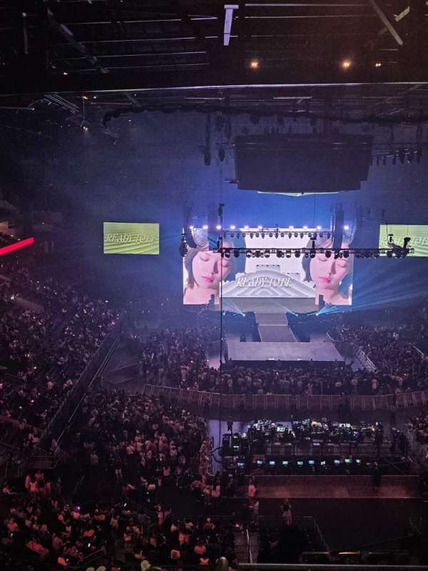 Uber Arena, section: 410, row: 10, seat: 15