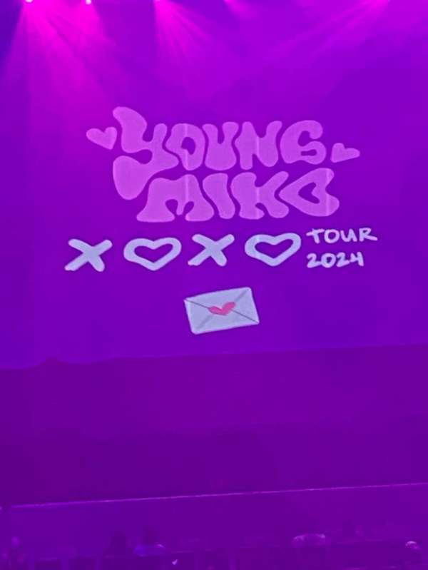 BleauLive Theater, section: 402, row: C, seat: 23