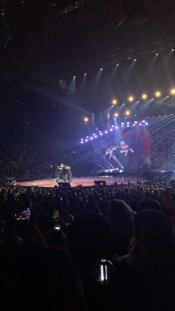 United Center, section: 102, row: 6, seat: 7