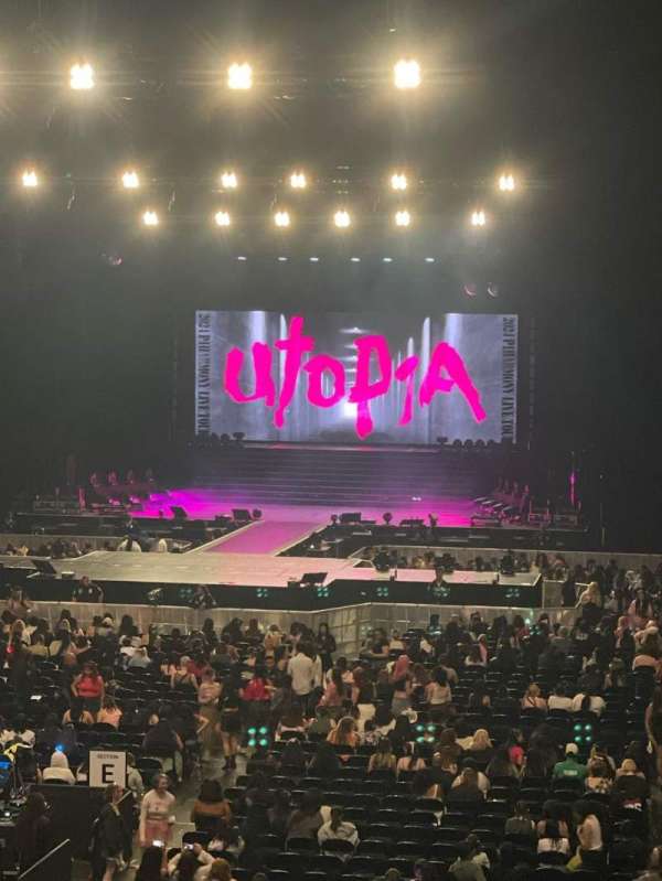 Oakland Arena, section: 106, row: 21, seat: 16
