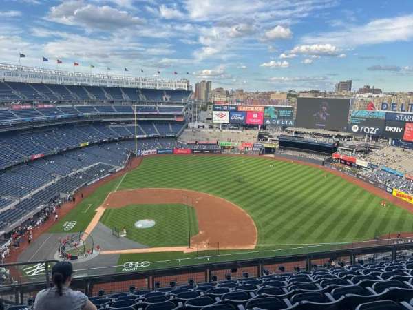 Yankee Stadium, section: 416, row: 8, seat: 19