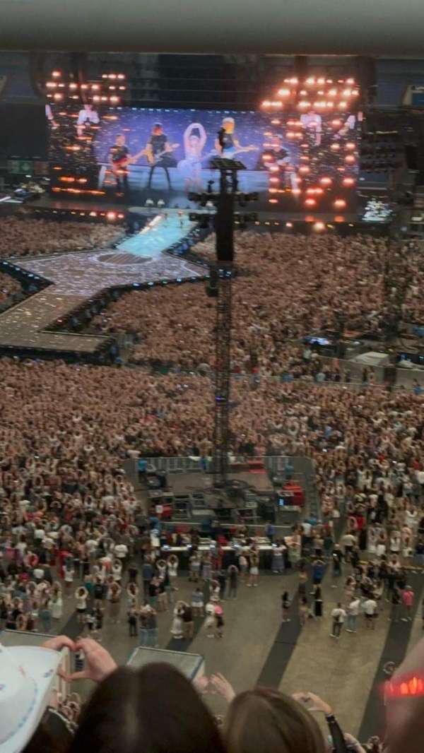 Veltins-Arena, section: 27, row: 10, seat: 19