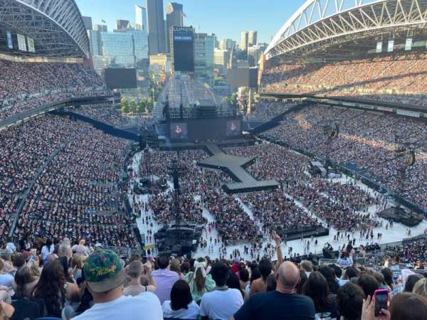 Lumen Field, section: 325, row: Y, seat: 12