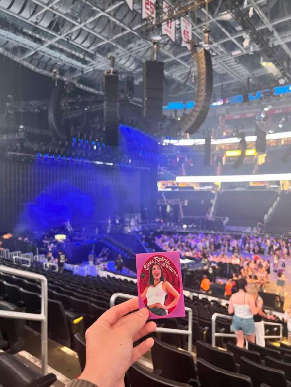 Capital One Arena, section: 100, row: R, seat: 4
