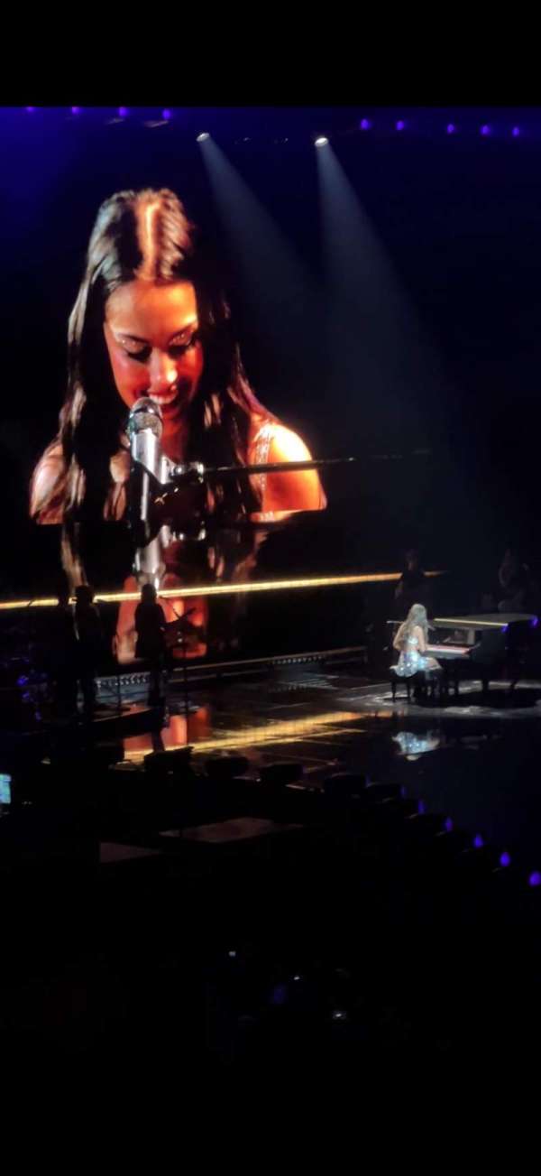 Capital One Arena, section: 100, row: R, seat: 4