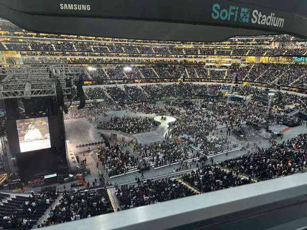 SoFi Stadium, section: 318, row: 1, seat: 11