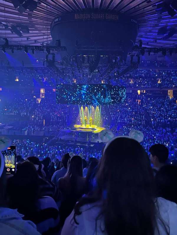 Madison Square Garden, section: 117, row: 20, seat: 4