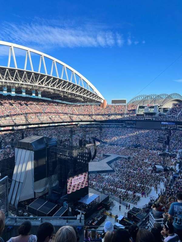 Lumen Field, section: 344, row: M, seat: 18