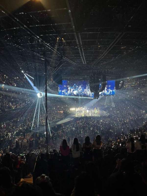 Kia Forum, section: 221, row: 4, seat: 11