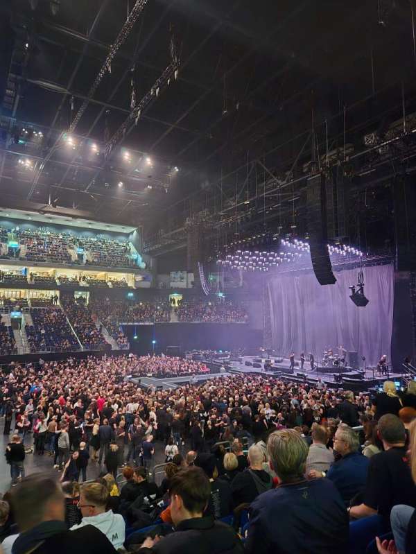 Uber Arena, section: 207, row: 16, seat: 8
