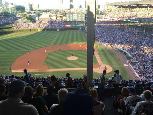 Wrigley Field, section: 412L, row: 7, seat: 22