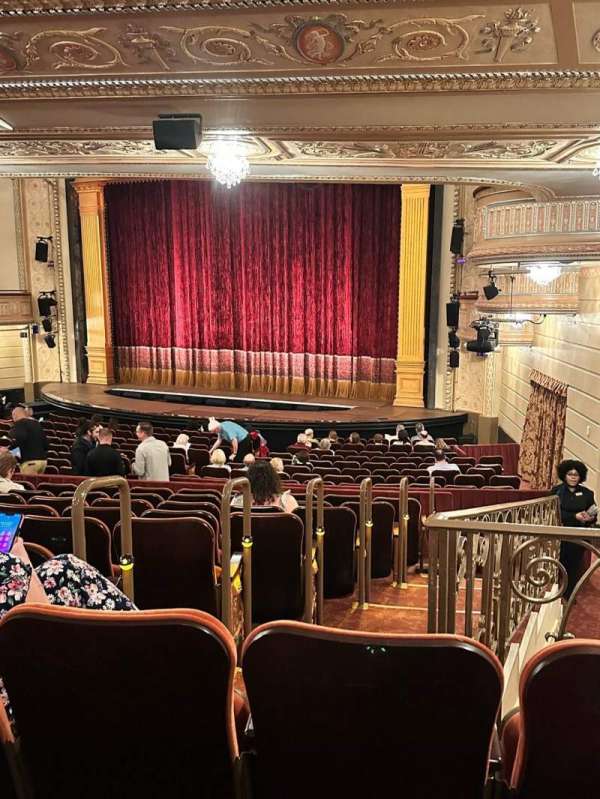 Majestic Theatre, section: Orchestra R, row: U, seat: 28