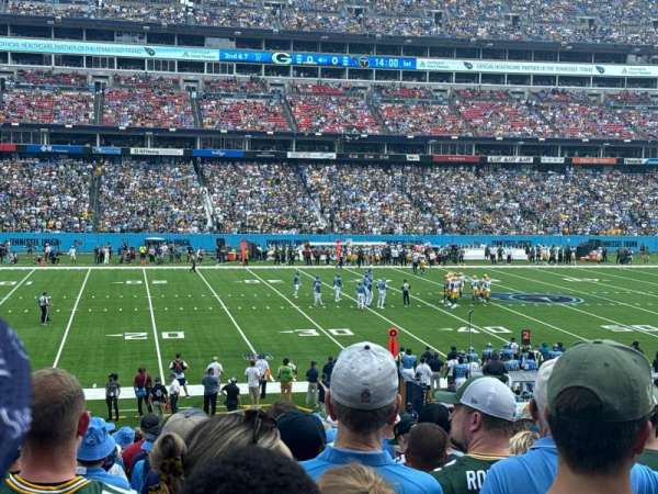 Nissan Stadium, section: 137, row: EE, seat: 17
