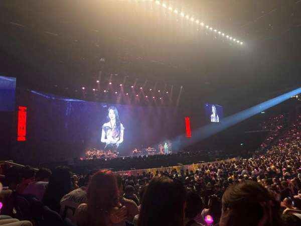Uber Arena, section: 102, row: 6, seat: 10