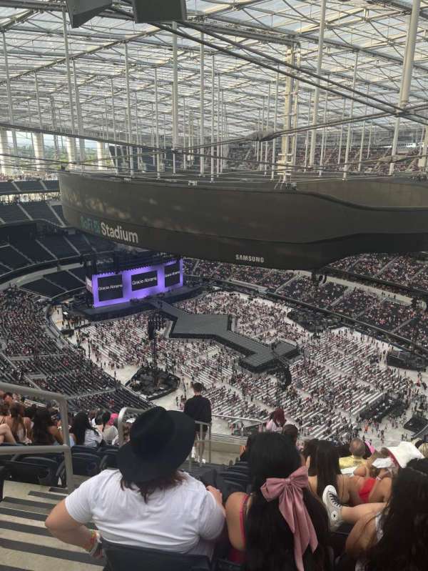 SoFi Stadium, section: 522, row: 17, seat: 20