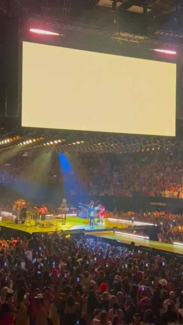 Kia Forum, section: 133, row: 2, seat: 2