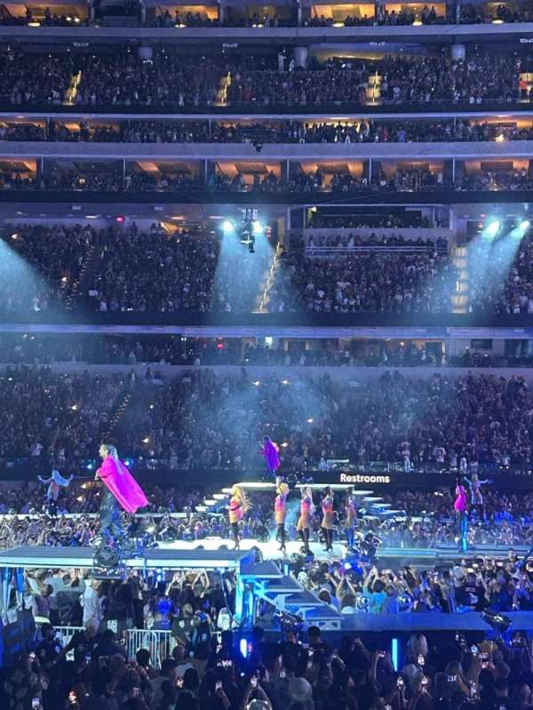 SoFi Stadium, section: VIP132, row: 6, seat: 11