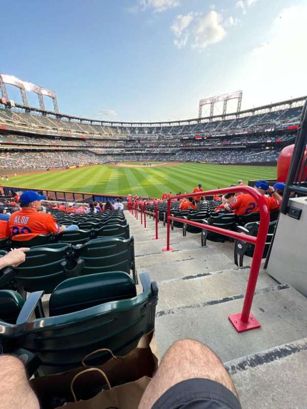 Citi Field, section: 141, row: 21, seat: 27
