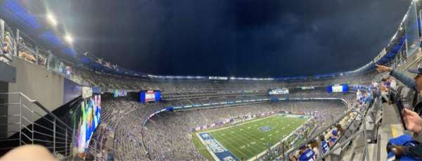 MetLife Stadium, section: 320, row: 4, seat: 3