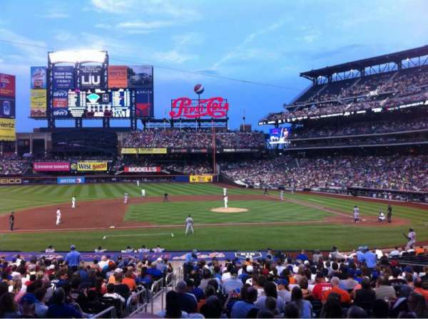 Citi Field, section: 121, row: 26, seat: 16