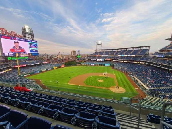 Citizens Bank Park, section: 325, row: 5, seat: 1