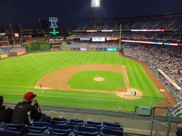Citizens Bank Park, section: 325, row: 5, seat: 1