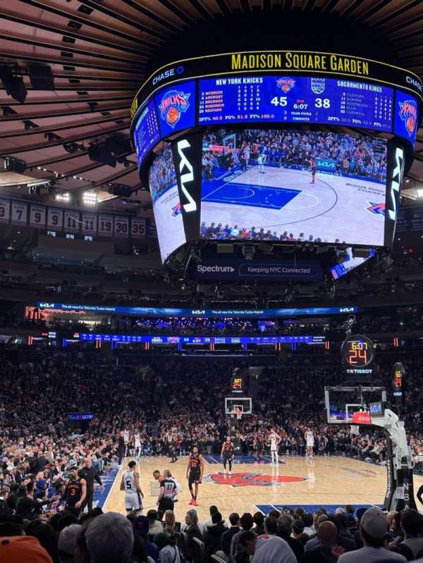 Madison Square Garden, section: 7, row: 17, seat: 8