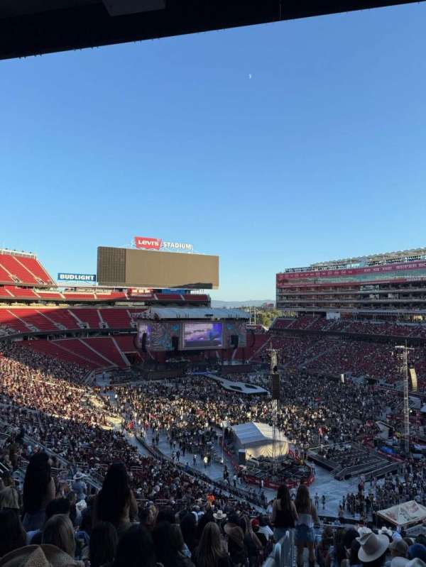 Levi's Stadium, section: 207, row: 23, seat: 31
