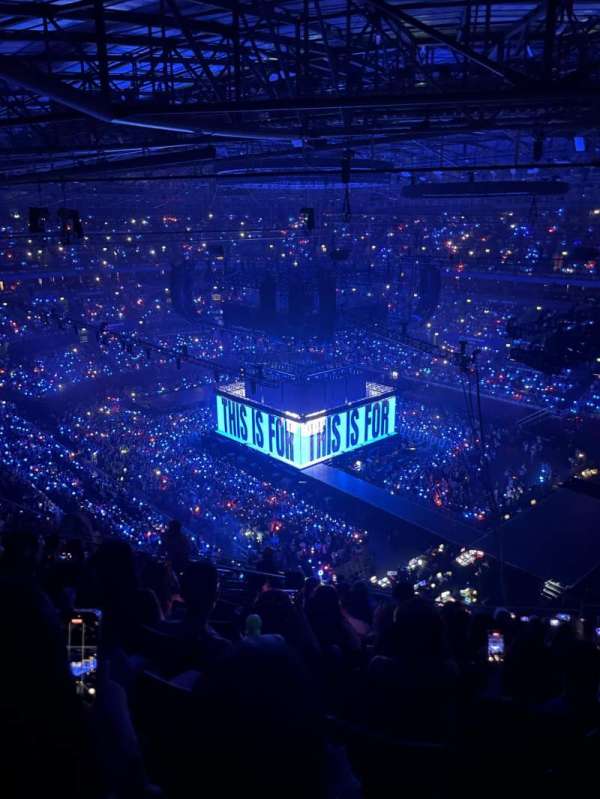 Qudos Bank Arena, section: 69, row: O, seat: 385