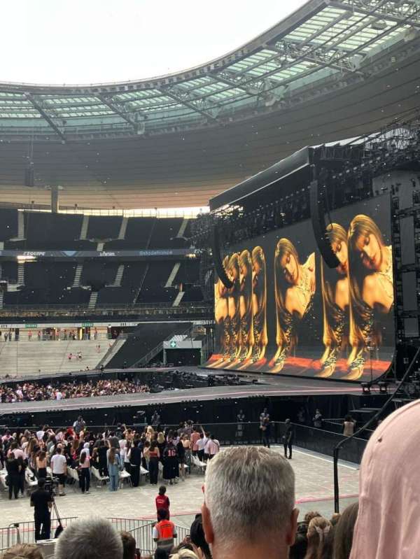 Stade de France, section: H2, row: 18, seat: 02