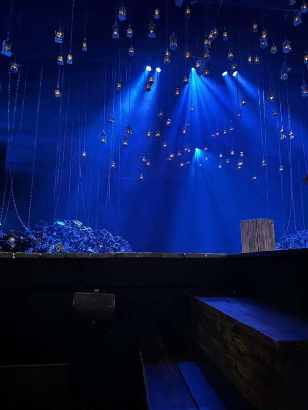 Comedy Theatre, section: Stalls, row: B, seat: 17