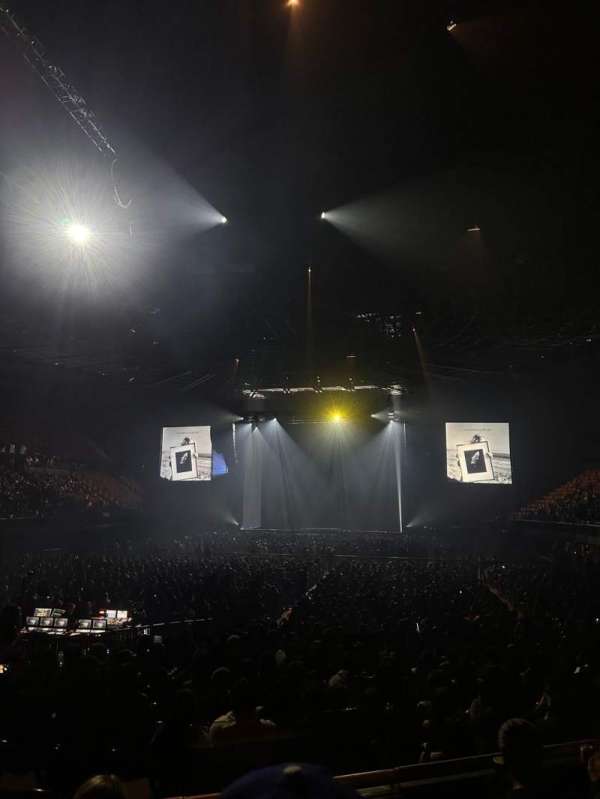 Kia Forum, section: 102, row: 4, seat: 8