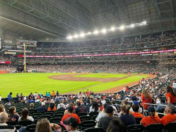 Daikin Park, section: 106, row: 26, seat: 17