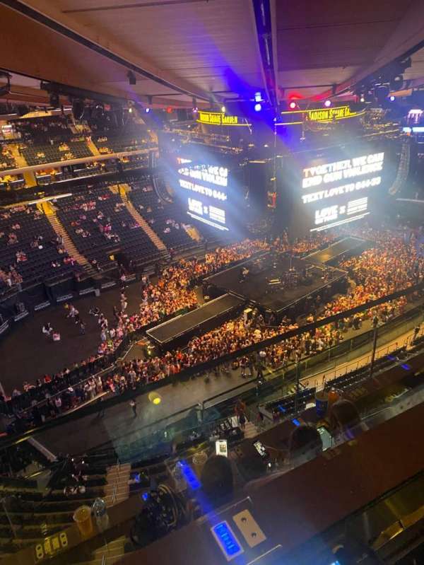 Madison Square Garden, section: 324, row: 2, seat: 9
