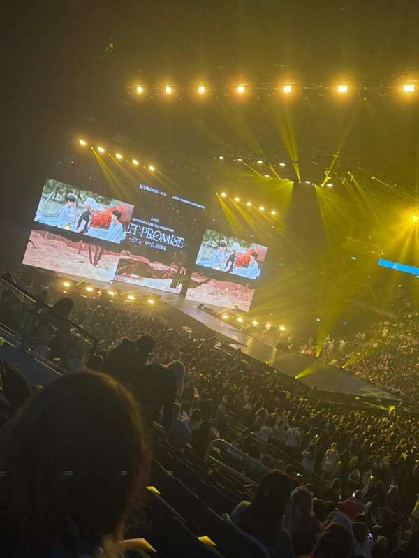 Uber Arena, section: 217, row: 20, seat: 1