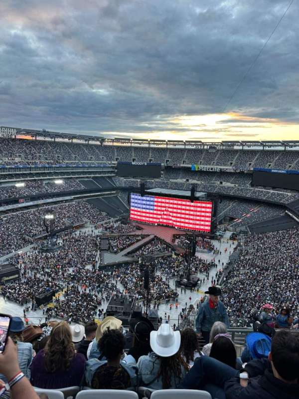 MetLife Stadium, section: 322, row: 16, seat: 8