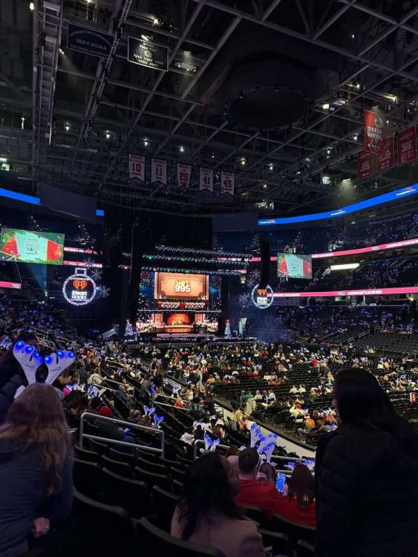 Capital One Arena, section: 103, row: Q, seat: 11
