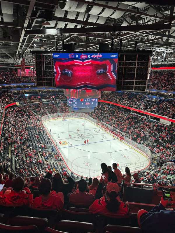 Capital One Arena, section: 423, row: L, seat: 20