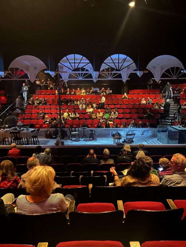 Circle in the Square Theatre, section: Orchestra 200 (Odd), row: F, seat: 225