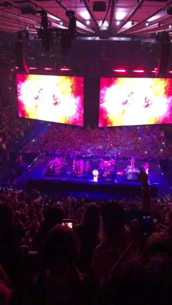 Madison Square Garden, section: 218, row: 5, seat: 4