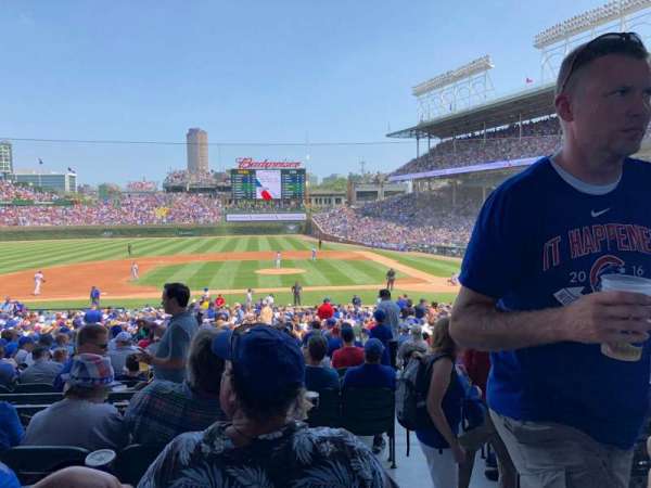 Wrigley Field, section: 212, row: 4, seat: 29