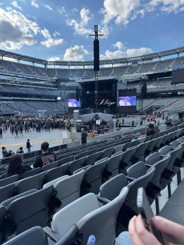 MetLife Stadium, section: 117, row: 11, seat: 21