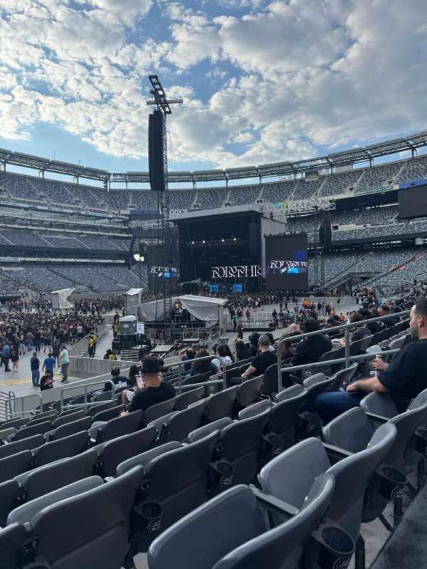 MetLife Stadium, section: 117, row: 13, seat: 8