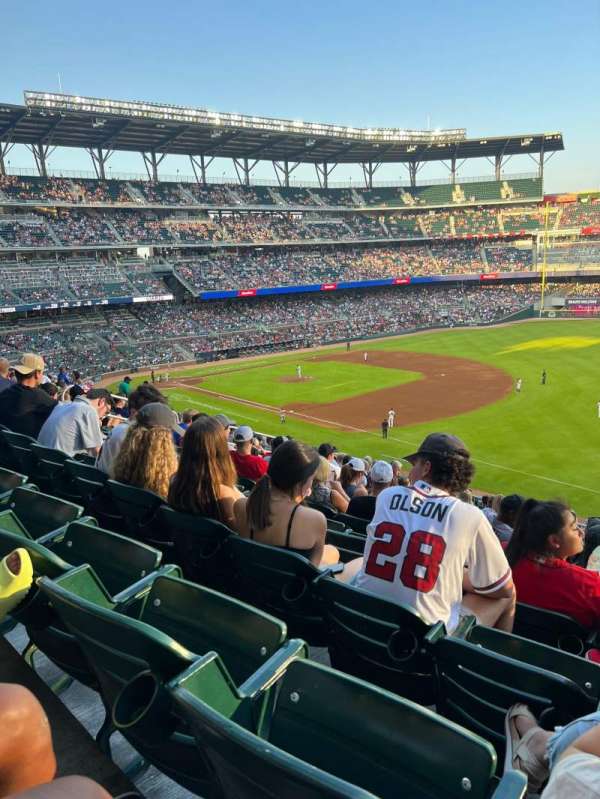 Truist Park, section: 214, row: 13, seat: 9