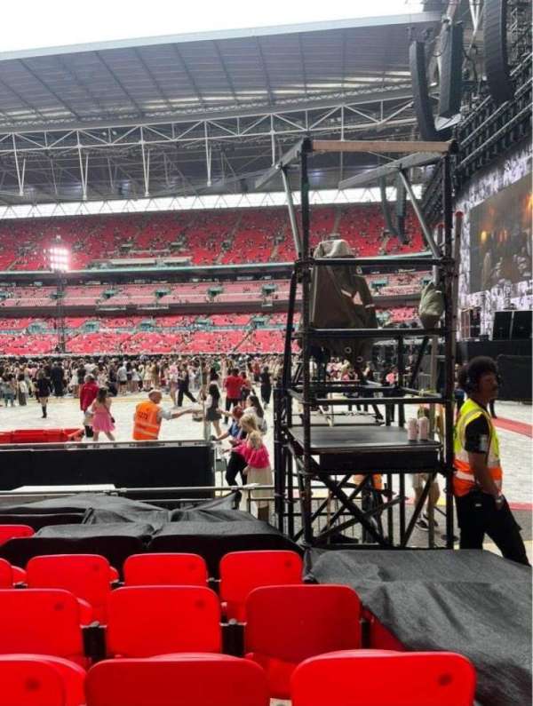 Wembley Stadium, section: 140, row: 8, seat: 203